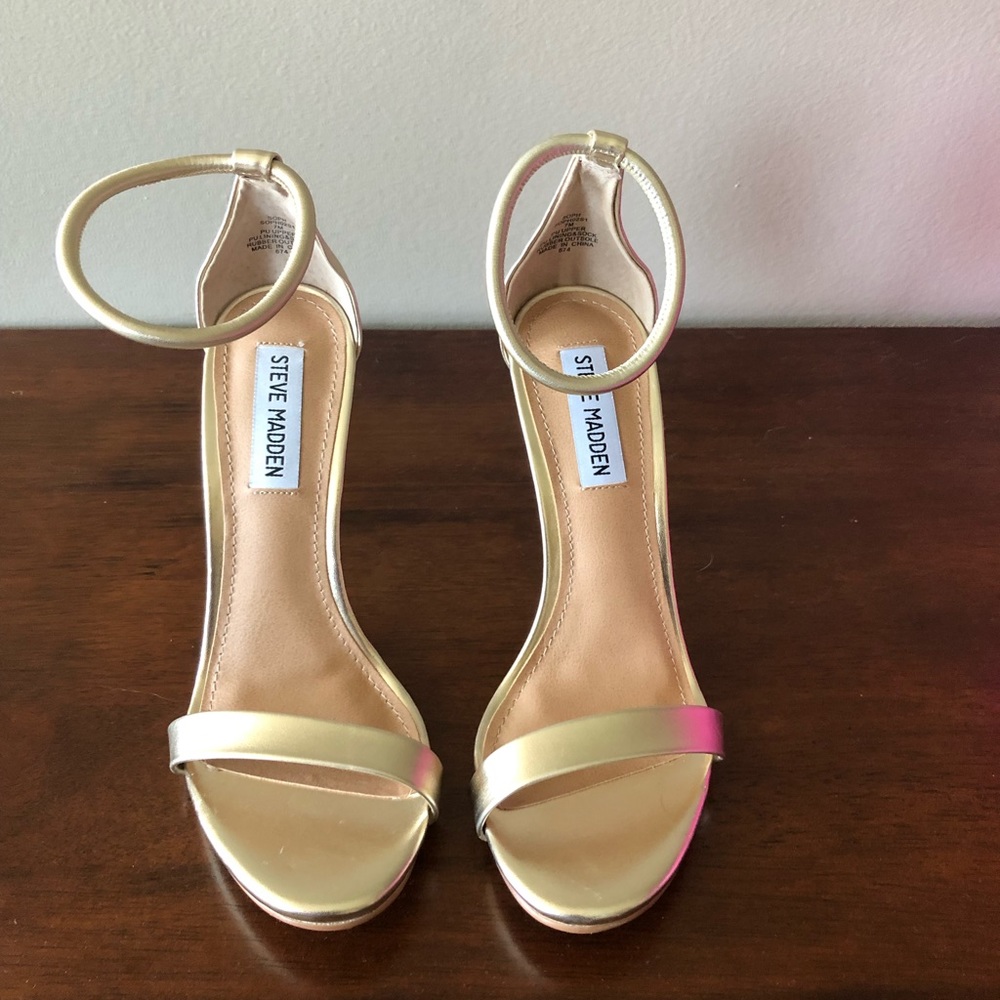 Never worn Steve Madden gold heels